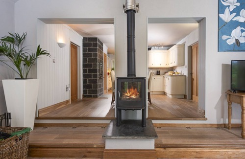 Helston Cottage | Tucked away in a magical corner of Cornwall, South Lodge sits peacefully on the enchanting Bonython