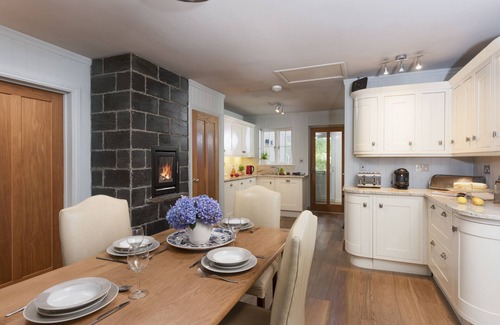 Helston Cottage | Tucked away in a magical corner of Cornwall, South Lodge sits peacefully on the enchanting Bonython