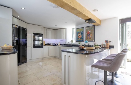 Harberton Cottage | Tucked away in tranquil seclusion sits the delightful Dundridge Barn