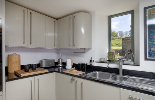 Harberton Cottage | Tucked away in tranquil seclusion sits the delightful Dundridge Barn
