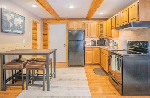 College House | Tucked Away Timber Lower Suite