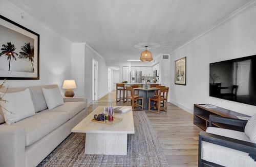 Coral Gables Section Apartment | Tucker at Gables Grand Plaza Miami