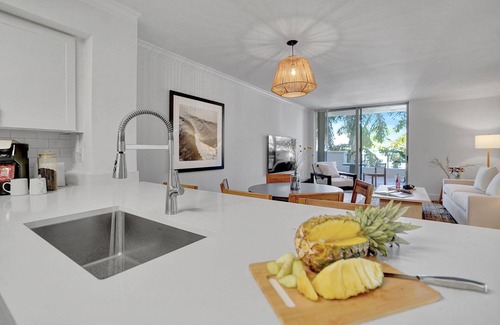 Coral Gables Section Apartment | Tucker at Gables Grand Plaza Miami