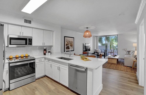 Coral Gables Section Apartment | Tucker at Gables Grand Plaza Miami