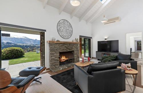 Lower Shotover House | Tucker Beach Haven With Spa