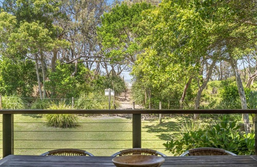 Byron Bay House | Tuckeroo Beach House, Beachfront Suffolk