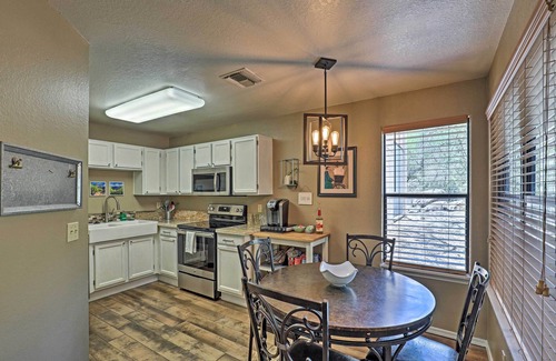 Tucson Condo | Tucson Desert Retreat w/Pool + Hot Tub Access!