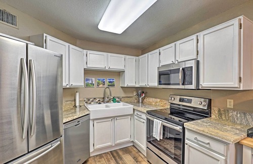 Tucson Condo | Tucson Desert Retreat w/Pool + Hot Tub Access!