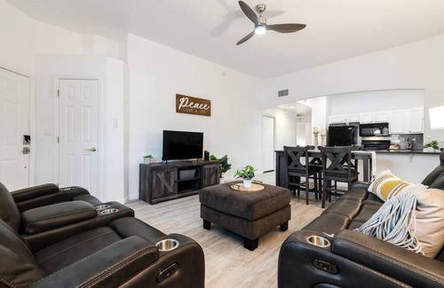 Groves Lincoln Park House | Tucson Desert Work Oasis: Close to Jazz Events