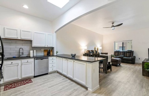 Groves Lincoln Park House | Tucson Desert Work Oasis: Close to Jazz Events