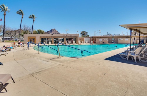 Tucson Estates House | Tucson Estates Home: Private Deck, Pool Access!