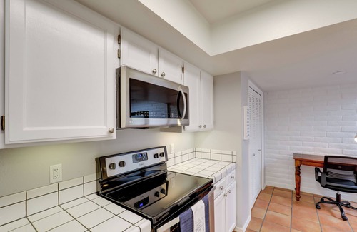 Catalina Del Rey House | Tucson Townhome w/Private Patio & Mtn Views!