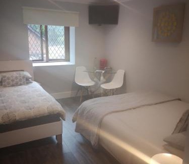Bunratty House | Tudor Lodge Guest Accommodation
