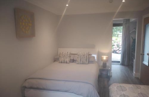 Bunratty House | Tudor Lodge Guest Accommodation