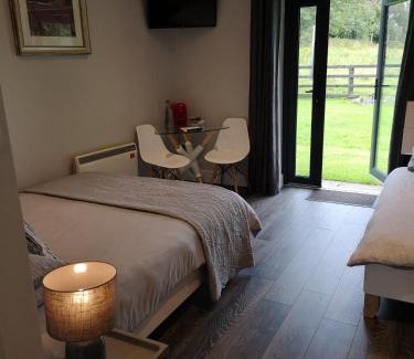 Bunratty House | Tudor Lodge Guest Accommodation