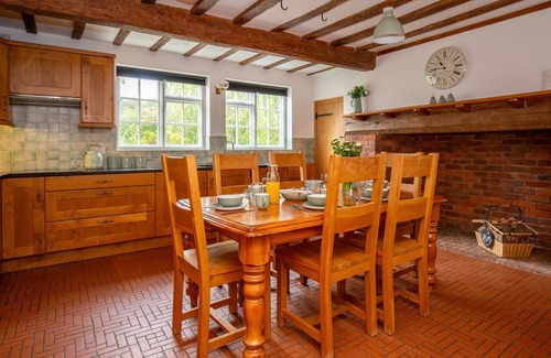 Dunhampton Cottage | Tudor Manor - pet friendly with hot tub near Ombersley