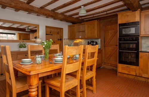 Dunhampton Cottage | Tudor Manor - pet friendly with hot tub near Ombersley
