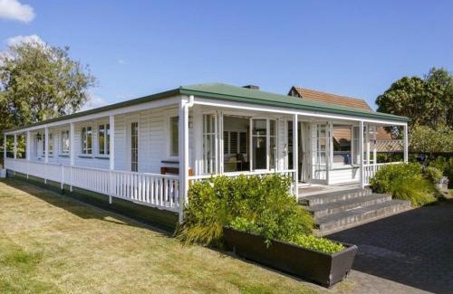 Taupo House | Tui Lodge Exceptional central family accommodation