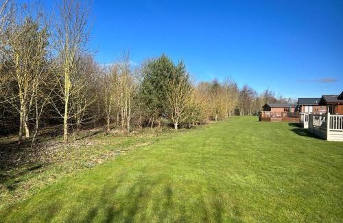 Malton House | Tulip Lodge with Hot Tub