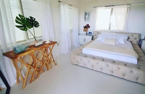 Tibbett's Turn Villa | Tulixx Cayman Villa