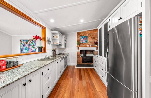 Merewether House | Tullawong House - Scenic Views - Pet Friendlynn