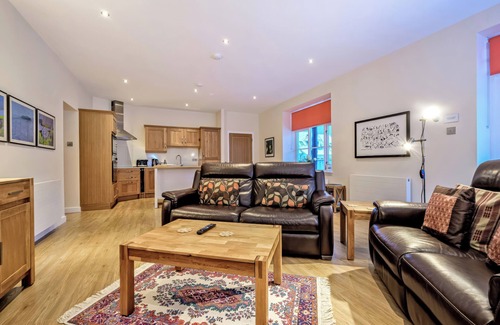 Ballater Cottage | TULLICH APARTMENT, family friendly, with a garden in Ballater