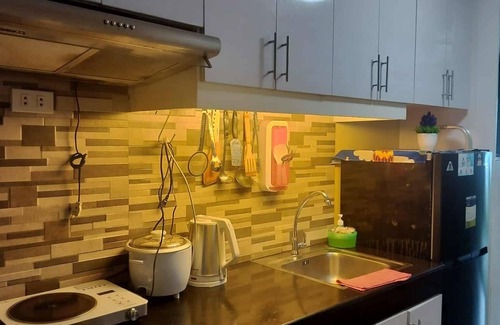 South Triangle Condo | Tum's MPlace Staycation 28th Floor Tower C