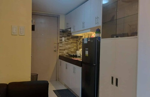South Triangle Condo | Tum's MPlace Staycation 28th Floor Tower C