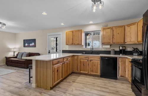 Bend House | Tumalo Ranch Retreat, 3 Acres, Hot Tub, Swimming Pond, Games, Pet-Friendly!