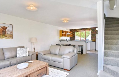 Akaroa Apartment | Tumeke Akaroa -Delightful Akaroa apartment right in the township
