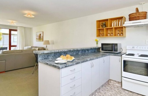 Akaroa Apartment | Tumeke Akaroa -Delightful Akaroa apartment right in the township