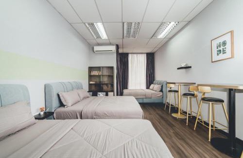 Sekudai House | Tun Aminah Shoplot 10-15pax KTV Mahjong Funhouse by Our Stay