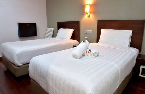 Kampung Surabaya Hotel | Tune Hotel - Waterfront Kuching