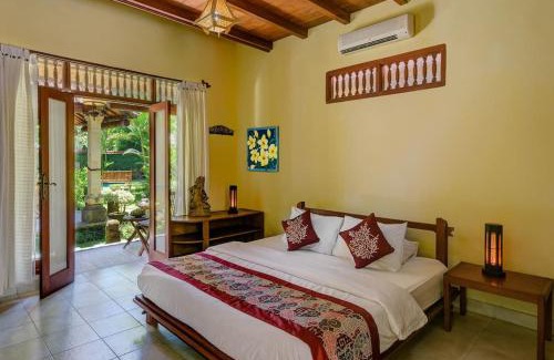 Lodtunduh Villa | Tunjung Biru 3BR Balinese House CYN