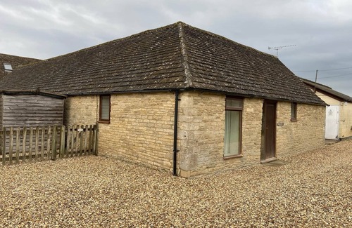 Cirencester House | Tupenny Cottage, Old Mill Farm, Cotswold Water Park