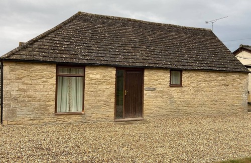 Cirencester House | Tupenny Cottage, Old Mill Farm, Cotswold Water Park