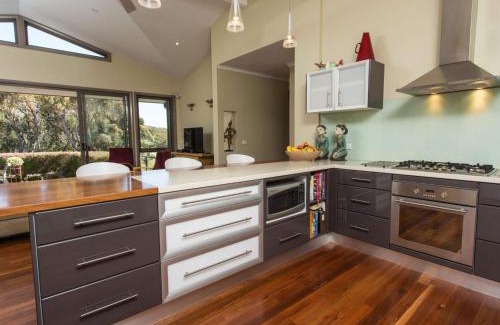 Tura Beach House | Tura Beachhouse in Dolphin Cove