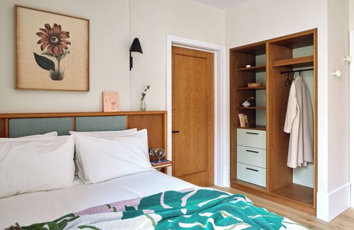 Cambridge Hotel | Turing Locke, Eddington