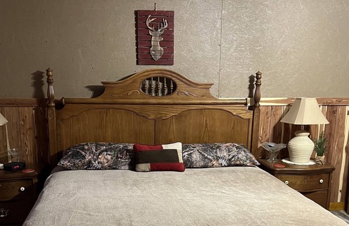 Osceola Cabin | Turkey Creek Barndominium home in country setting located in Osceola, Missouri