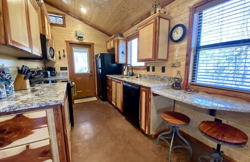 Hochatown Cabin | Turkey Creek - One Bedroom Couples Cabin With All The Amenities