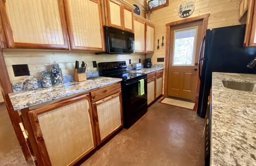 Hochatown Cabin | Turkey Creek - One Bedroom Couples Cabin With All The Amenities