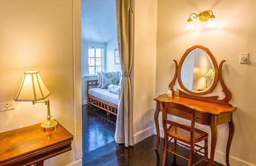 Cockburn Town Hotel | Turks Head Inne