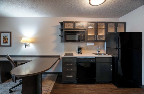 Fossil Creek Resort | Turn Your Trip Into Adventure! 3 Units W/Kitchenette, Close to Haltom Road Park