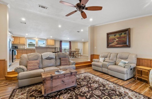 Deatonville House | Turner's Bay Cottage - Amazing Lakefront Sunsets