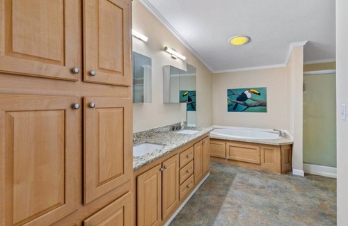 Deatonville House | Turner's Bay Cottage - Amazing Lakefront Sunsets