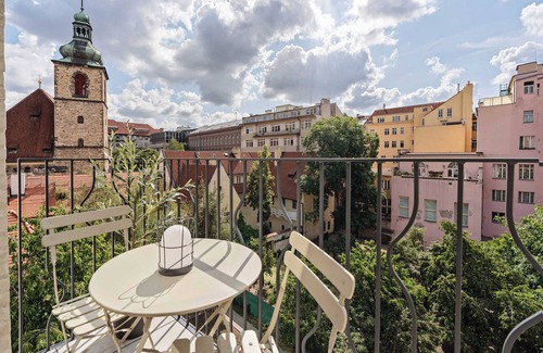 Nove Mesto Apartment | TurnKey | Henry's Tower Apartment V2