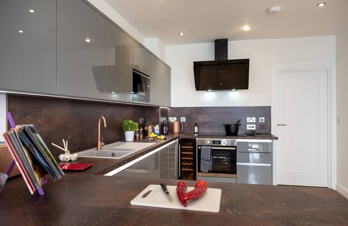Portwrinkle Cottage | Turnstone - Beach-side House with Terrace Hot Tub & Stunning Views