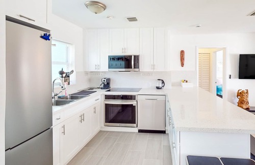 Edgewood House | Turquoise charmer with enclosed yard, open layout, & W/D - snowbird-friendly