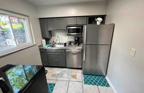 West Price Hill Apartment | Turquoise Tranquility 2 Bedroom Apartment 13 Minutes to Downtown