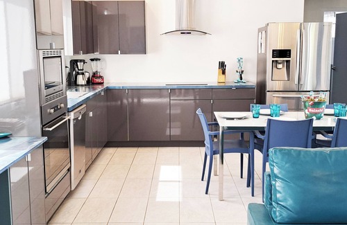 Bushiri House | Turquoise Villa 3 bedrooms/2 bathrooms 5 minutes drive to Eagle Beach